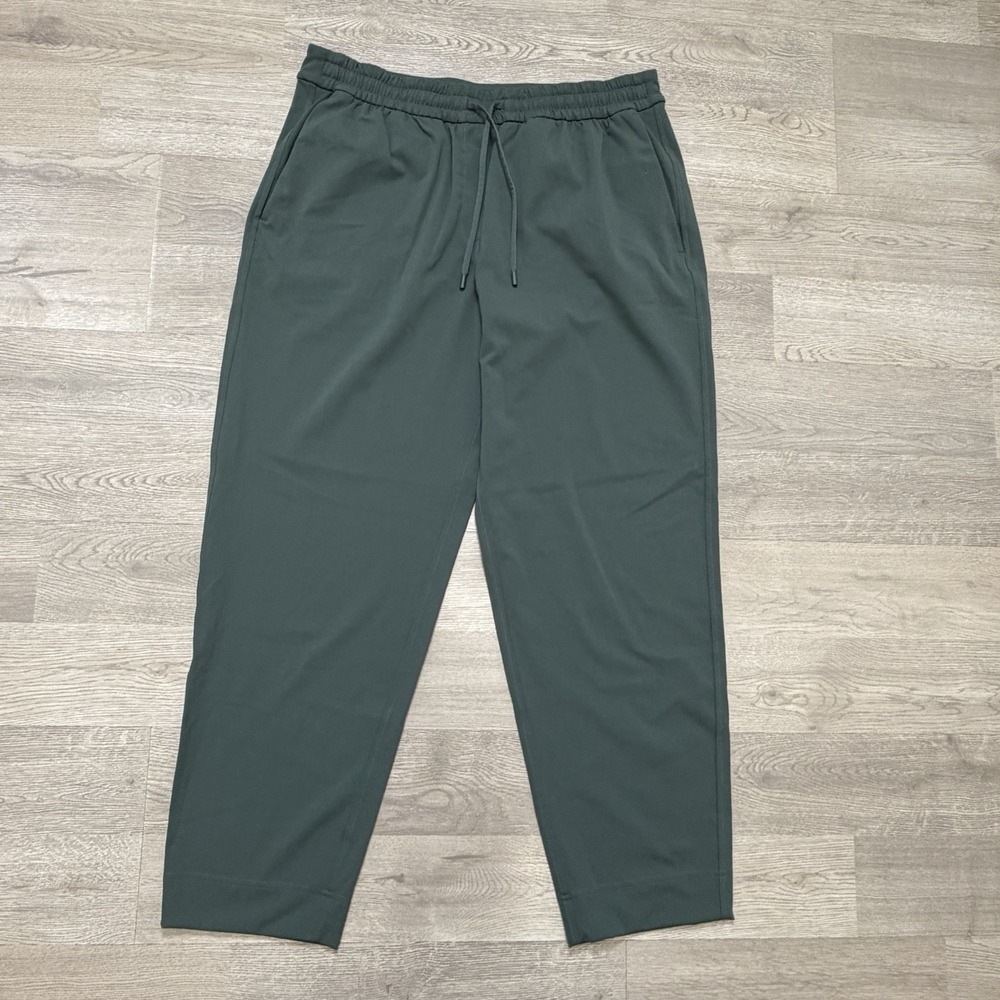 Lululemon Luxtreme Cropped Pants Womens L Green Tapered Athletic LW5FWDS